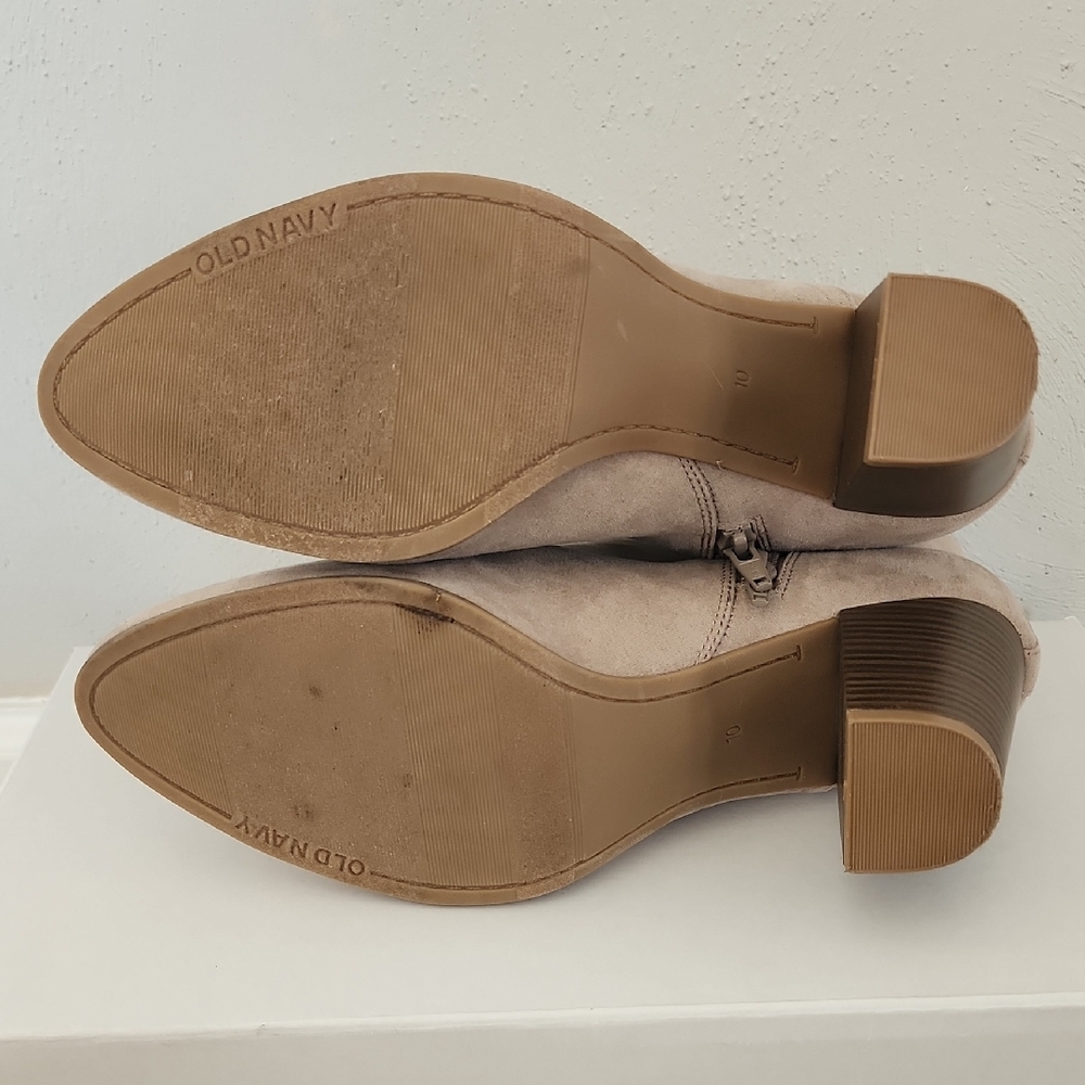 Old Navy Cream Ankle Boots with Chunky Heel and Slip-On Design - Picture 4 of 5